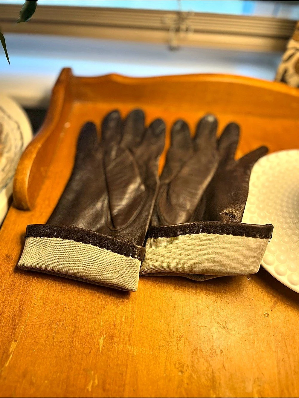 Leather Gloves in Brown - Picture 3 of 3